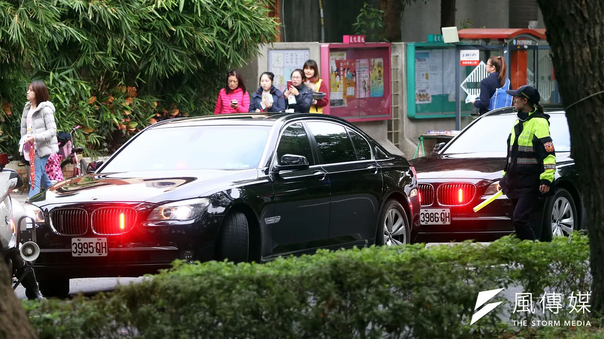 前總統馬英九卸任後繼續使用BMW 740li(見圖)為座車與隨扈車,直至今年中才由總統蔡英文第一任採用的Audi A8L汰換。(資料照,蘇仲泓攝) 前總統馬英九卸任後繼續使用BMW 740li(見圖)為座車與隨扈車,直至今年中才由總統蔡英文第一任採用的Audi A8L汰換。(資料照,蘇仲泓攝)