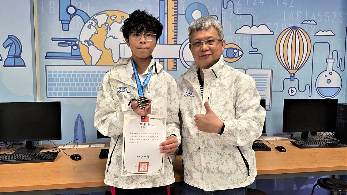 泰山高中電子科陳聿軒(左)鼓勵學弟妹要親自走訪學校,才能找到真正適合自己的方向。(圖/新北市教育局提供) 泰山高中電子科陳聿軒(左)鼓勵學弟妹要親自走訪學校,才能找到真正適合自己的方向。(圖/新北市教育局提供)