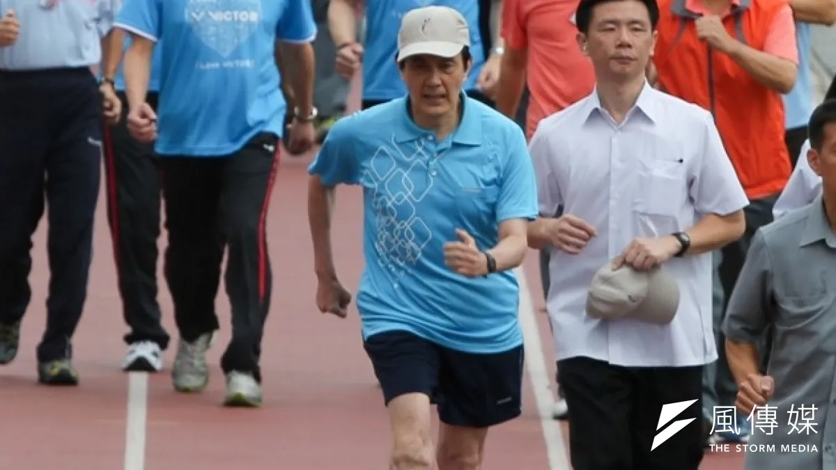 對於媒體報導指出馬英九總統先前跑步曾休克,總統府澄清,當天是因馬總統熱身不足所致。圖為去年10月4日總統參加中央機關運動會。(資料照片,余志偉攝)