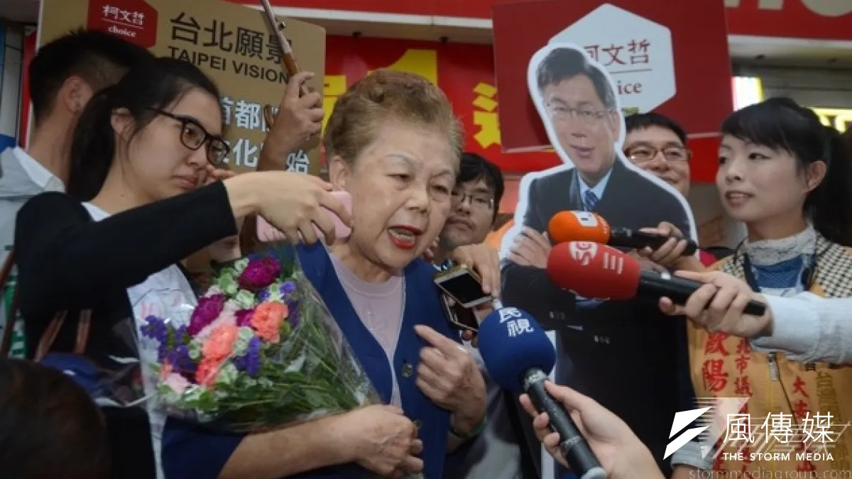 柯文哲母親何瑞英北上拉票,讚陳佩琪是100分的媳婦。(宋小海攝)