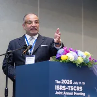 California-based ophthalmologist Uday Devgan delivers a keynote address at the 2026 ISRS–TSCRS Joint Annual Meeting, sharing clinical experience and future developments from the world's first robot-assisted cataract surgery. (Photo / Provided by Dr. Sun C California-based ophthalmologist Uday Devgan delivers a keynote address at the 2026 ISRS–TSCRS Joint Annual Meeting, sharing clinical experience and future developments from the world's first robot-assisted cataract surgery. (Photo / Provided by Dr. Sun C