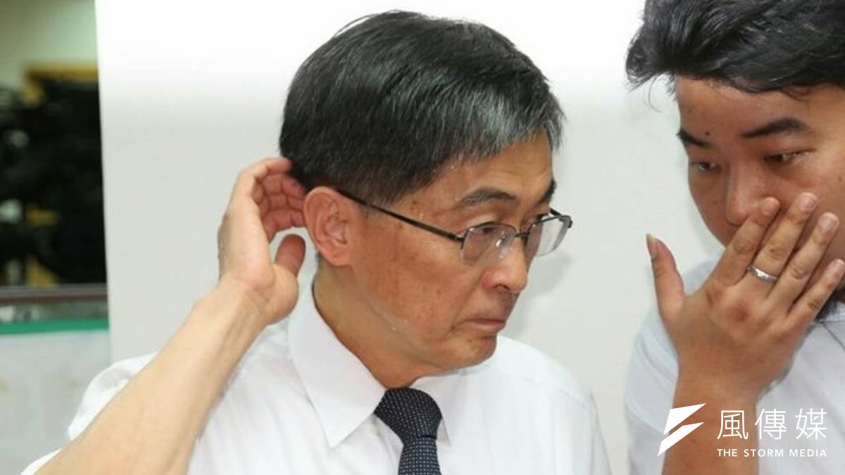 餿水油事件讓人重新看見攤販、小吃的廢食用油卻無法可管,成為食安漏洞,環保署長魏國彥表示,將啟動管理對策,並於明天召開全國環保機關會議討論。(余志偉攝) 餿水油事件讓人重新看見攤販、小吃的廢食用油卻無法可管,成為食安漏洞,環保署長魏國彥表示,將啟動管理對策,並於明天召開全國環保機關會議討論。(余志偉攝)