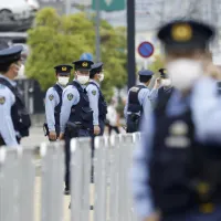 2023年5月18日、G7サミットが広島で開幕するのを前に、警備態勢を強化する日本の警察官(写真/AP通信提供)。 2023年5月18日、G7サミットが広島で開幕するのを前に、警備態勢を強化する日本の警察官(写真/AP通信提供)。