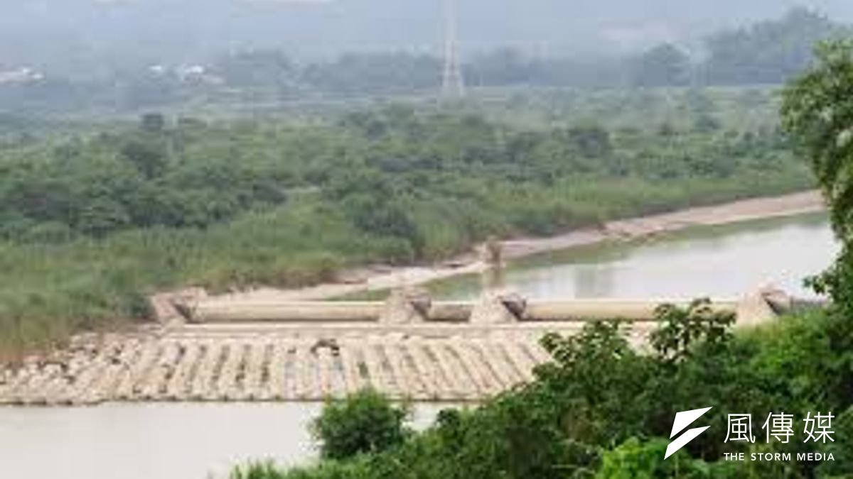 如果統一夢世界順利通過環評,全台灣任何位在水源保護區內的開發案都將難以阻擋,「統一可以,我們為什麼不可以?」(取自荒野保護協會台南分會) 如果統一夢世界順利通過環評,全台灣任何位在水源保護區內的開發案都將難以阻擋,「統一可以,我們為什麼不可以?」(取自荒野保護協會台南分會)