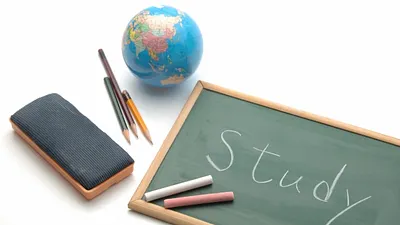 為增加下一代的國際競爭力,行政院盼在2030年將台灣打造成雙語國家。(圖/取自photoAC)