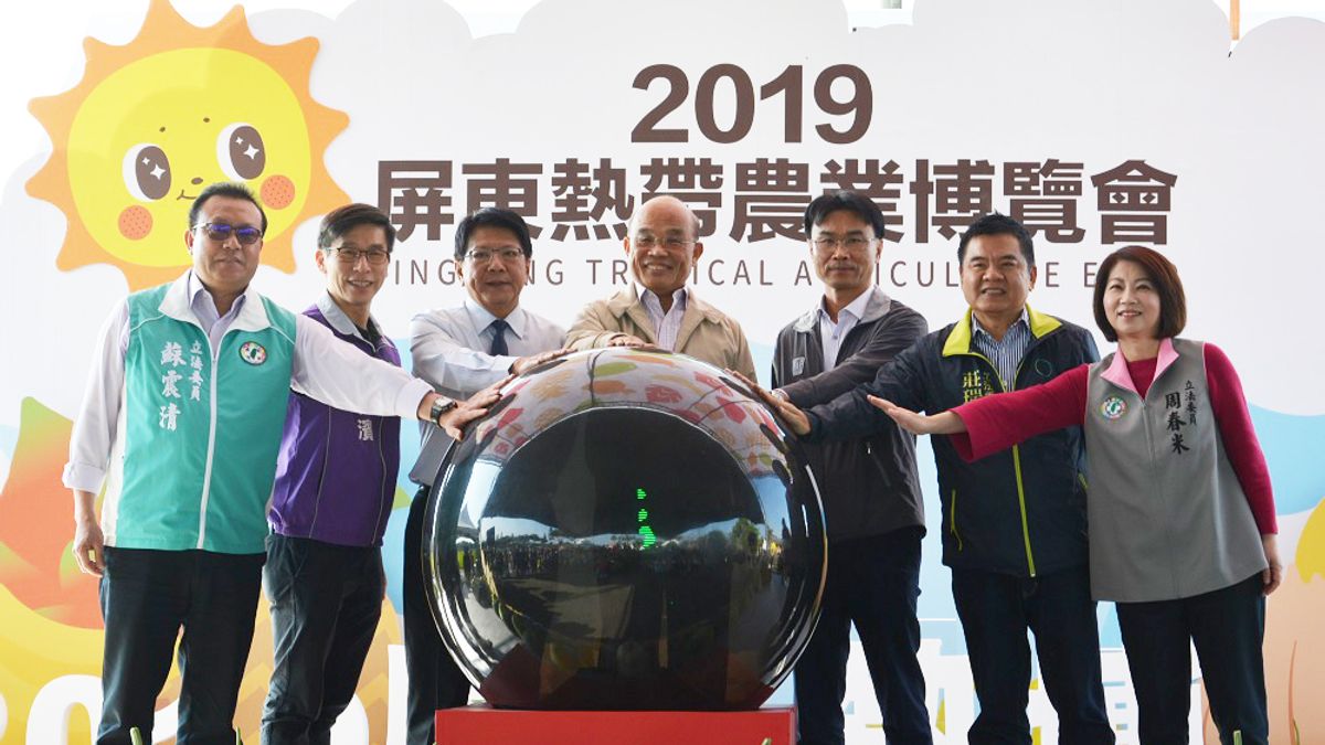 行政院長蘇貞昌(左4)在屏東縣長潘孟安(左3)陪同下共同揭開為期20天的屏東熱博活動。(圖/屏東縣政府提供) 行政院長蘇貞昌(左4)在屏東縣長潘孟安(左3)陪同下共同揭開為期20天的屏東熱博活動。(圖/屏東縣政府提供)