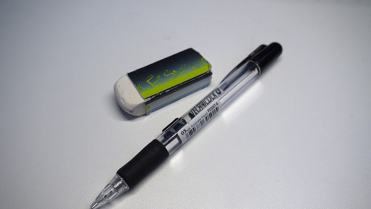 位於台中市豐原區中正路上的三層樓複合式文具商場「9+D文具生活館」,近日無預警貼出公告,宣布因租約到期及營運考量,將於12月14日結束長達6年的在地經營。(示意圖/取自pixabay) 位於台中市豐原區中正路上的三層樓複合式文具商場「9+D文具生活館」,近日無預警貼出公告,宣布因租約到期及營運考量,將於12月14日結束長達6年的在地經營。(示意圖/取自pixabay)