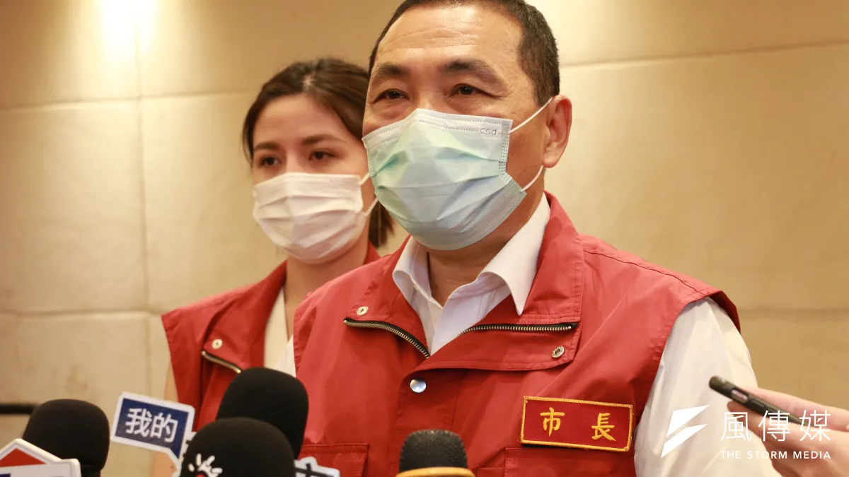 侯友宜責成警察局、消防局、衛生局、經發局等主管機關後續務必對復業酒家、舞廳進行稽查,若未達標準即要求再度停業。(圖/李梅瑛攝)