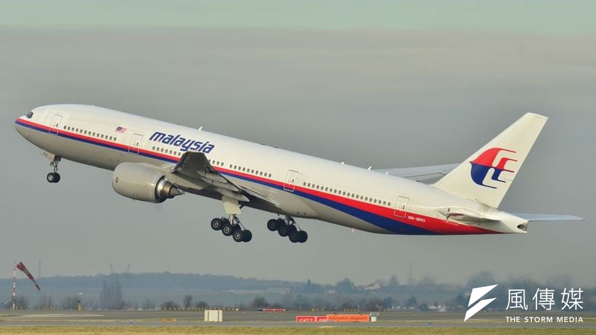 馬航8日墜海的波音777-200班機2011年12月26日從巴黎戴高樂國際機場起飛的情景。(美聯社) 馬航8日墜海的波音777-200班機2011年12月26日從巴黎戴高樂國際機場起飛的情景。(美聯社)