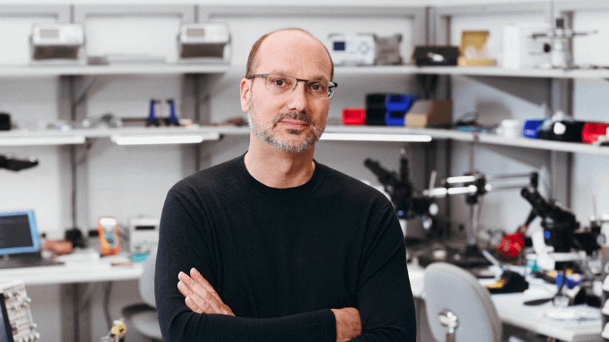 據外媒紐約時報報導,Google是因為Android之父安迪·魯賓(Andy Rubin)在公司內部與女員工有不當關係,才在2014年支付他錢,讓他離職。(圖/Essential,數位時代提供) 據外媒紐約時報報導,Google是因為Android之父安迪·魯賓(Andy Rubin)在公司內部與女員工有不當關係,才在2014年支付他錢,讓他離職。(圖/Essential,數位時代提供)