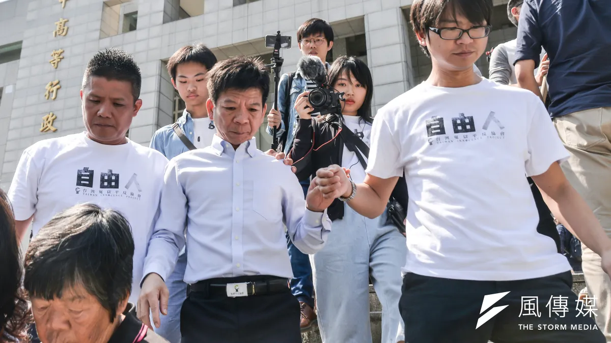 鄭性澤案獲判無罪,聲援的人權團體在台中高分院前開記者會。(甘岱民攝)