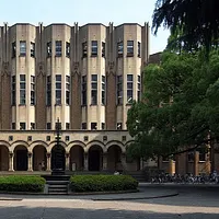 写真は東大総合図書館です。(Wiiii/ウィキペディア) 写真は東大総合図書館です。(Wiiii/ウィキペディア)