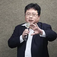 印太戦略智庫執行長の矢板明夫氏(写真)は、『風傳媒』の番組『下班瀚你聊』で、日本の高市早苗首相の最近の発言に関して個人の意見を述べた。(写真/劉偉宏撮影) 印太戦略智庫執行長の矢板明夫氏(写真)は、『風傳媒』の番組『下班瀚你聊』で、日本の高市早苗首相の最近の発言に関して個人の意見を述べた。(写真/劉偉宏撮影)