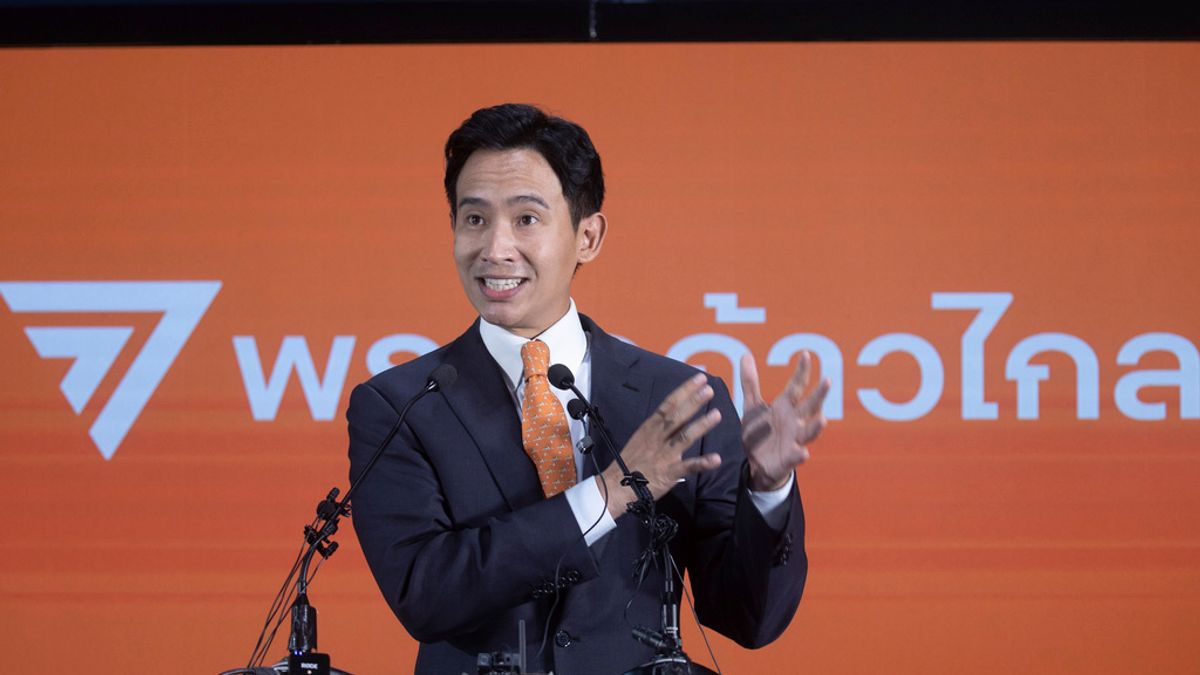 2023年5月15日,前進黨主席皮塔在曼谷總部宣布贏得泰國大選。(資料照,美聯社) 2023年5月15日,前進黨主席皮塔在曼谷總部宣布贏得泰國大選。(資料照,美聯社)