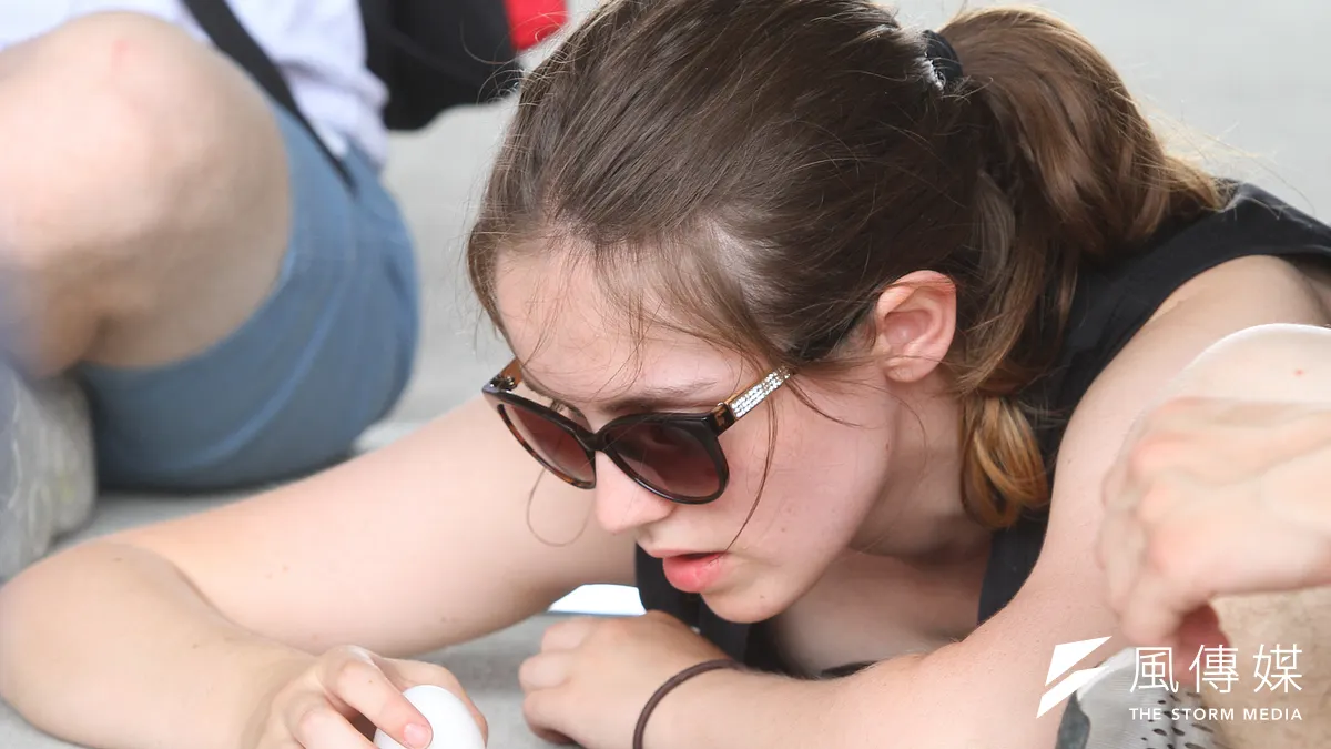 立蛋也是端午節一個很好玩的習俗,你知道應該怎麼跟外國人解釋「立蛋」嗎?(顏麟宇攝)