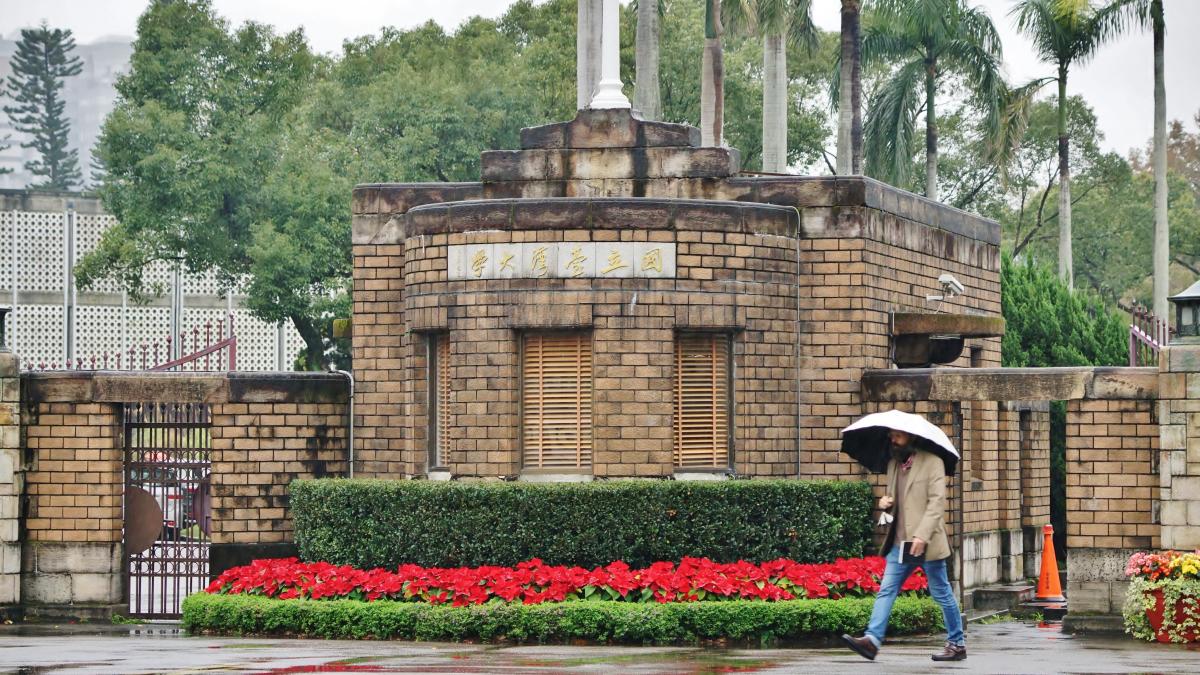 台大申請入學爆「AI眼鏡作弊」!醫學系考生做這件事露馬腳 另2人書審膨風全都零分