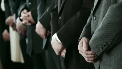 火葬場的奇聞怪事多,資深撿骨師透露還有家屬當場鬧翻,竟然要求將媽媽的骨灰「一人一半」帶走。(示意圖/取自photoAC)