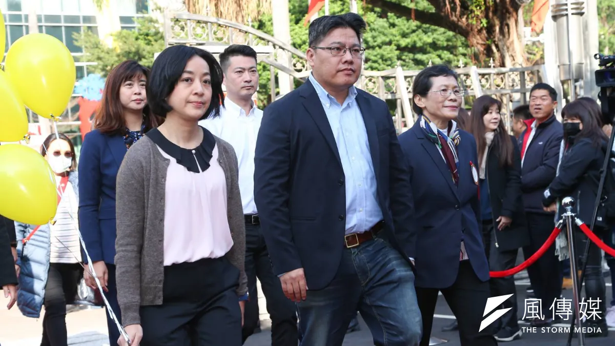 立法院第十屆立委1日宣誓就職,時代力量主席邱顯智(右)和立委王琬諭(左)出席。(顏麟宇攝)