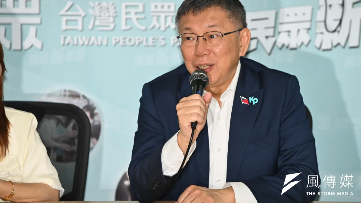 民眾黨主席柯文哲10日一早出席國慶大典,會後出席時事聯訪。(陳昱凱攝)