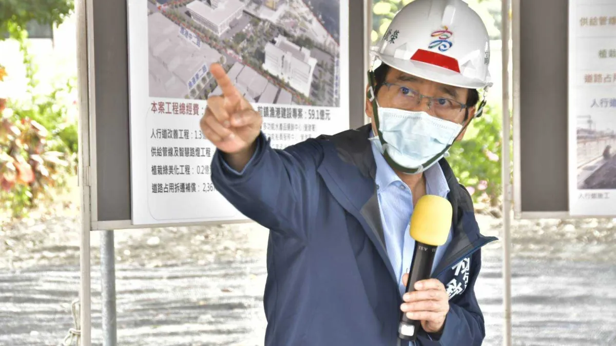 副市長林欽榮今日視察施工情形,除了解各標案施工面執行狀況,並提醒工務局及施工團隊防疫措施亦不可鬆懈。(圖/高市府工務局提供)