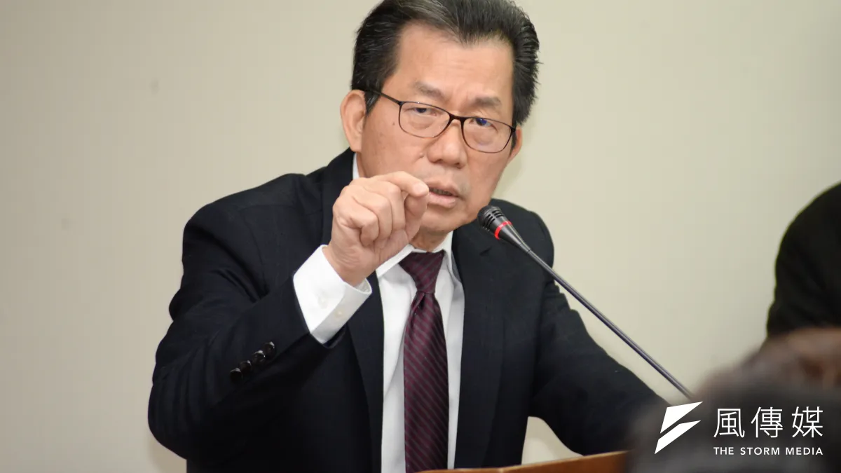 環保署長李應元說,國民黨要核電,「大家可以來表決」,公投題目就定「是不是重啟核四不要蓋深澳電廠」,若結果大家都願意重啟核四、關掉深澳電廠,「我下台」。(資料照,甘岱民攝)