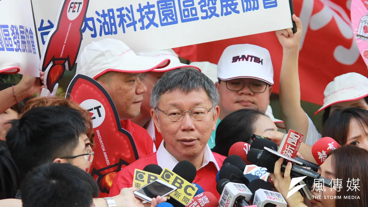 台北市長柯文哲25日出席台北市內湖科學園區千人捐血活動,會後受訪。(方炳超攝) 台北市長柯文哲25日出席台北市內湖科學園區千人捐血活動,會後受訪。(方炳超攝)