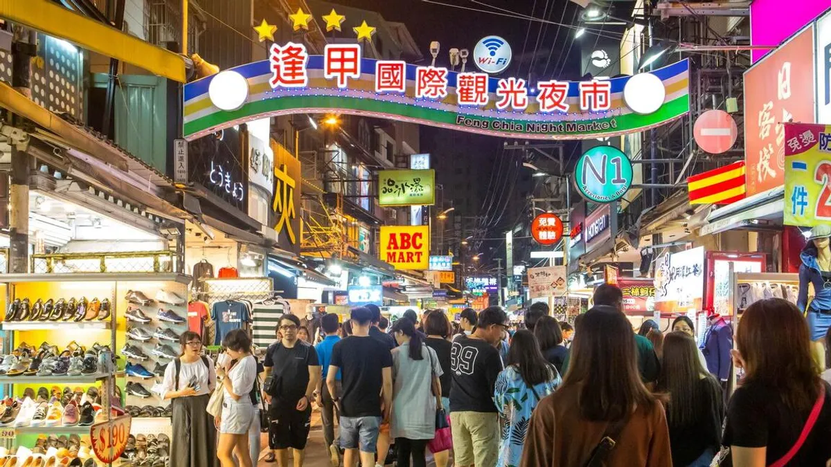 觀光客擠滿逢甲、旱溪,真正懂吃的台中人,早就默默轉進向上夜市。(示意圖/取自臺中觀光旅遊網)