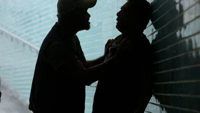作者認為,私刑者自認「行俠仗義」卻踐踏法治殃及無辜,何其愚蠢。圖僅為示意。(取自網路)