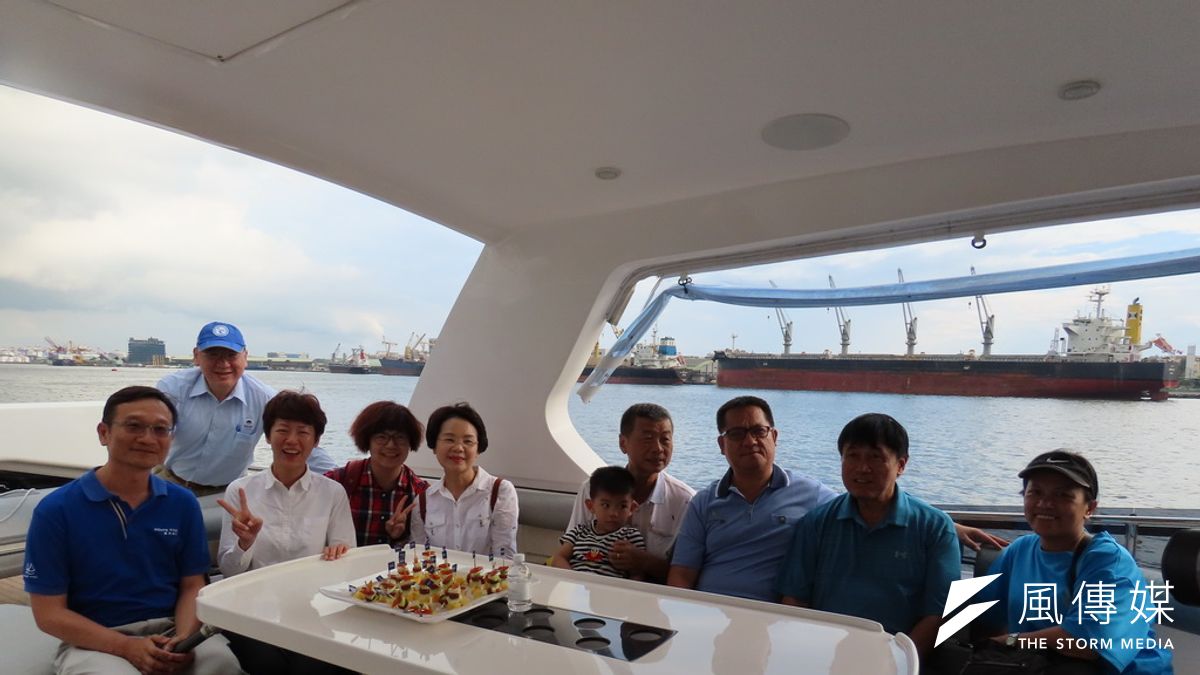 高雄市議會農林委員會前往嘉信22號碼頭考察遊艇碼頭經營狀況,督促市府打造友善的海洋休閒環境。(圖/徐炳文攝) 高雄市議會農林委員會前往嘉信22號碼頭考察遊艇碼頭經營狀況,督促市府打造友善的海洋休閒環境。(圖/徐炳文攝)
