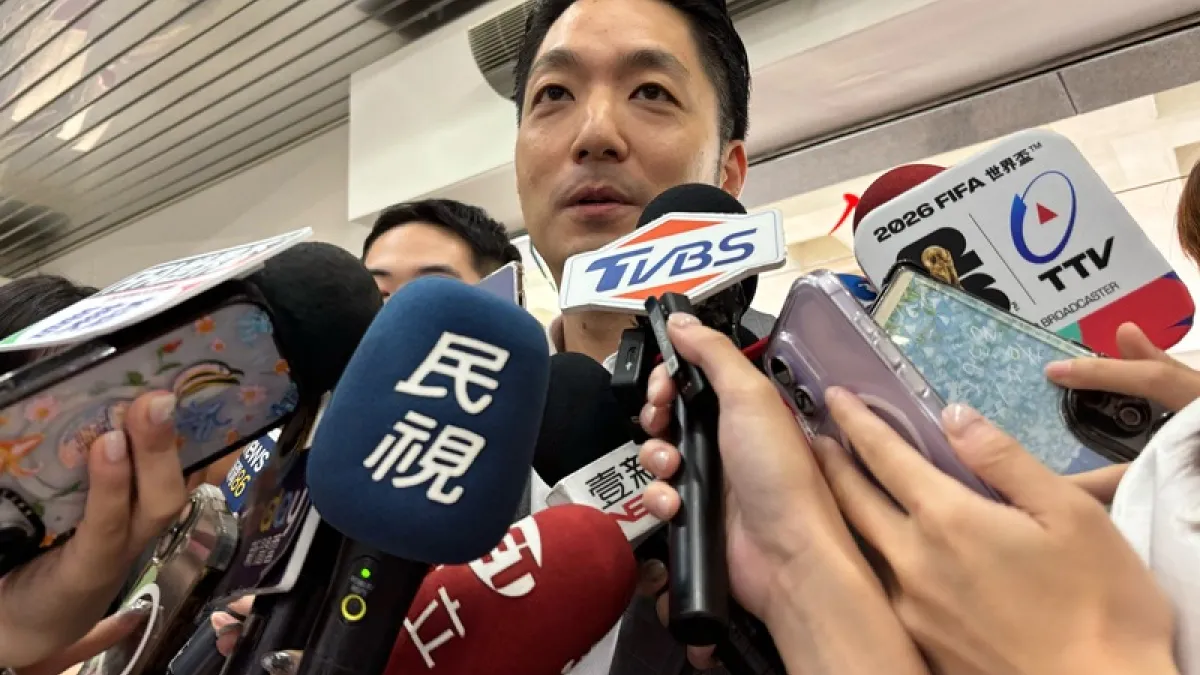 隨著熱浪來襲,民間對於「高溫假」的可行性重燃討論聲浪,成為上班族關心的議題。(圖/中央社記者陳昱婷攝)