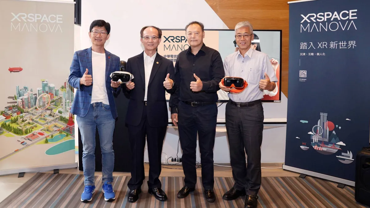 中華電信(左二為行動通信分公司陳明仕總經理)15日宣布攜手xrspace(右二為周永明)於全台服務據點及中華電信網路門市正式開賣 xrspace manova。(圖/中華電信提供)