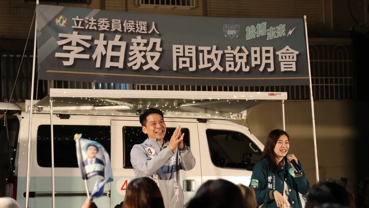 民進黨左營楠梓區立委候選人李柏毅昨29日晚前進果貿周邊社區進行車掃、舉辦問政說明會。(圖/李柏毅競總提供)