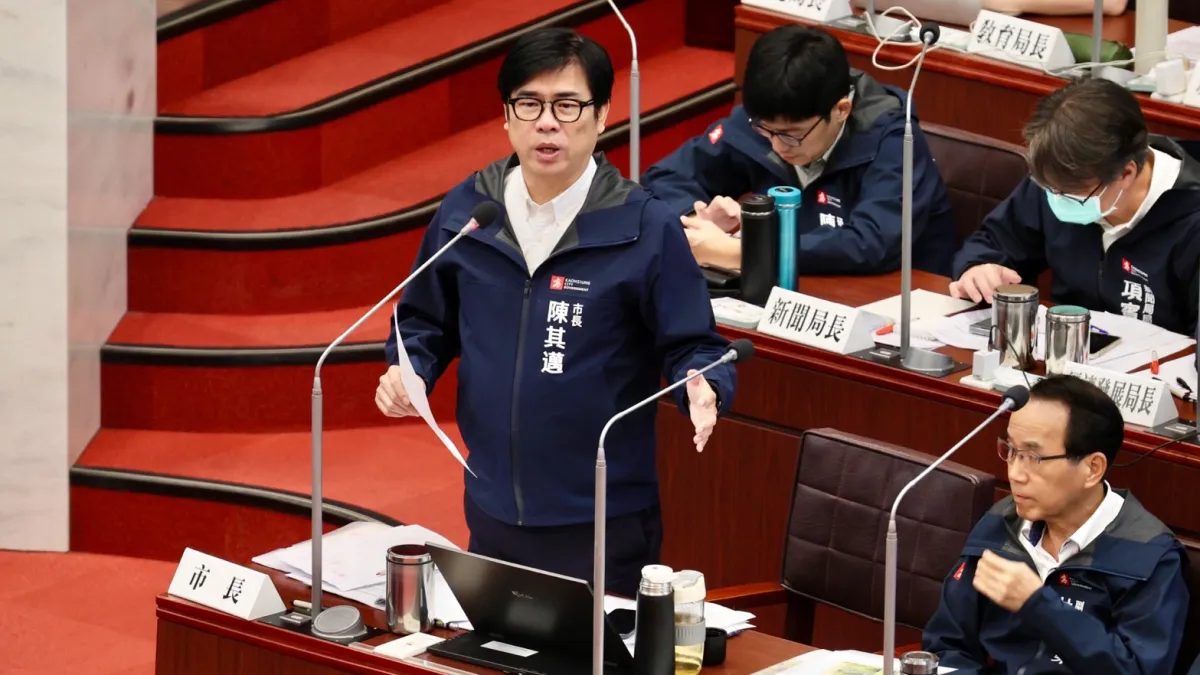 市政總質詢,陳其邁市長答詢高雄市半導體產業人才培育與高齡化下的長照服務資源及急救醫療資源議題。(圖/高雄市政府提供)