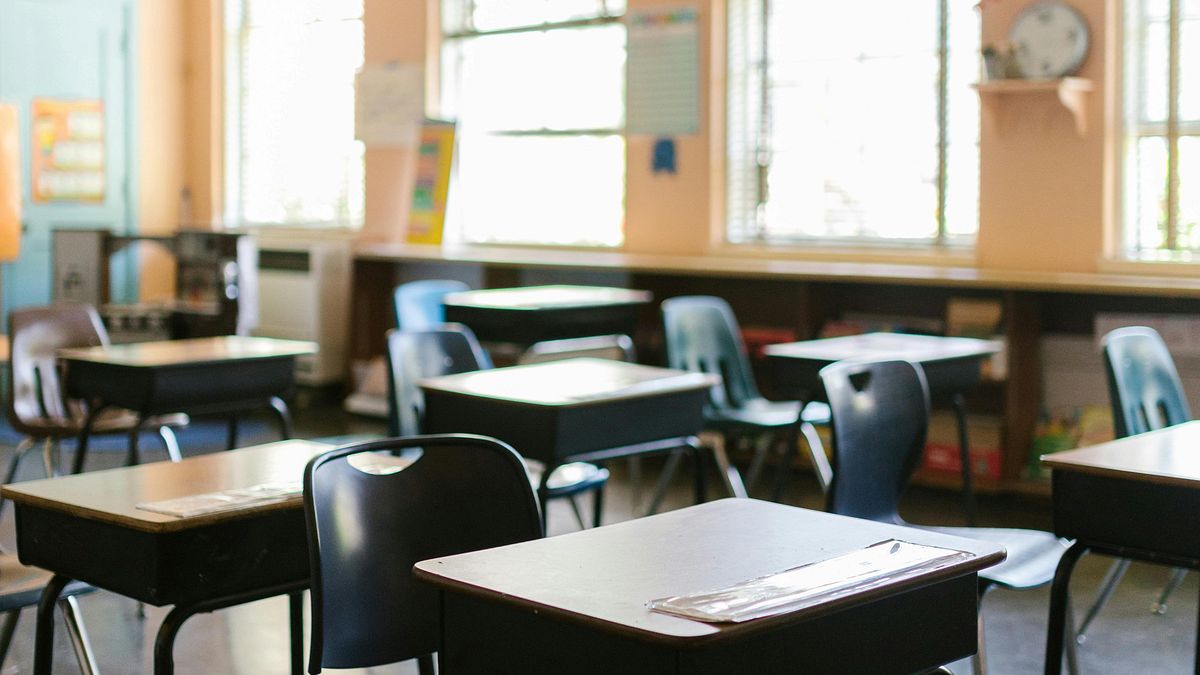 觀點投書:「黑影就開槍」的投訴文化與教師困境