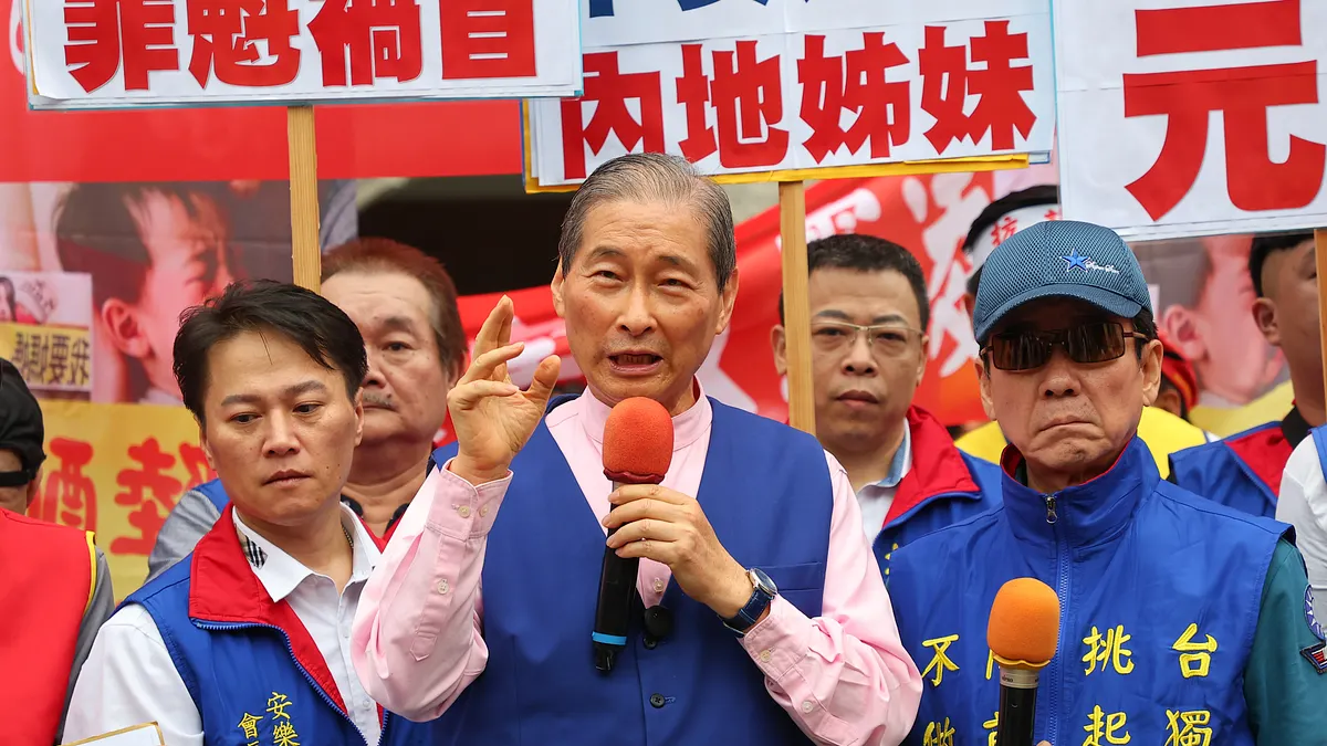 20250510-統促黨總裁張安樂10日出席「挺陸配,反霸凌」遊行。(顏麟宇攝) 20250510-統促黨總裁張安樂10日出席「挺陸配,反霸凌」遊行。(顏麟宇攝)