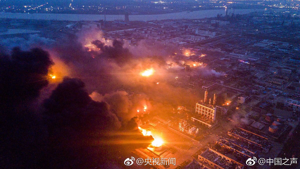 中國江蘇省鹽城響水縣陳家港化工園區「天嘉宜化工廠」,21日14時48分發生大爆炸。(微博) 中國江蘇省鹽城響水縣陳家港化工園區「天嘉宜化工廠」,21日14時48分發生大爆炸。(微博)