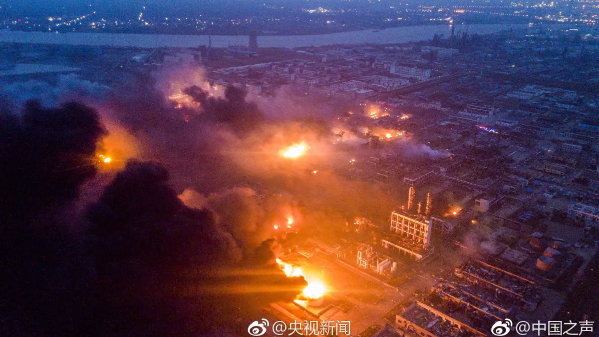 中國江蘇省鹽城響水縣陳家港化工園區「天嘉宜化工廠」,21日14時48分發生大爆炸。(微博)
