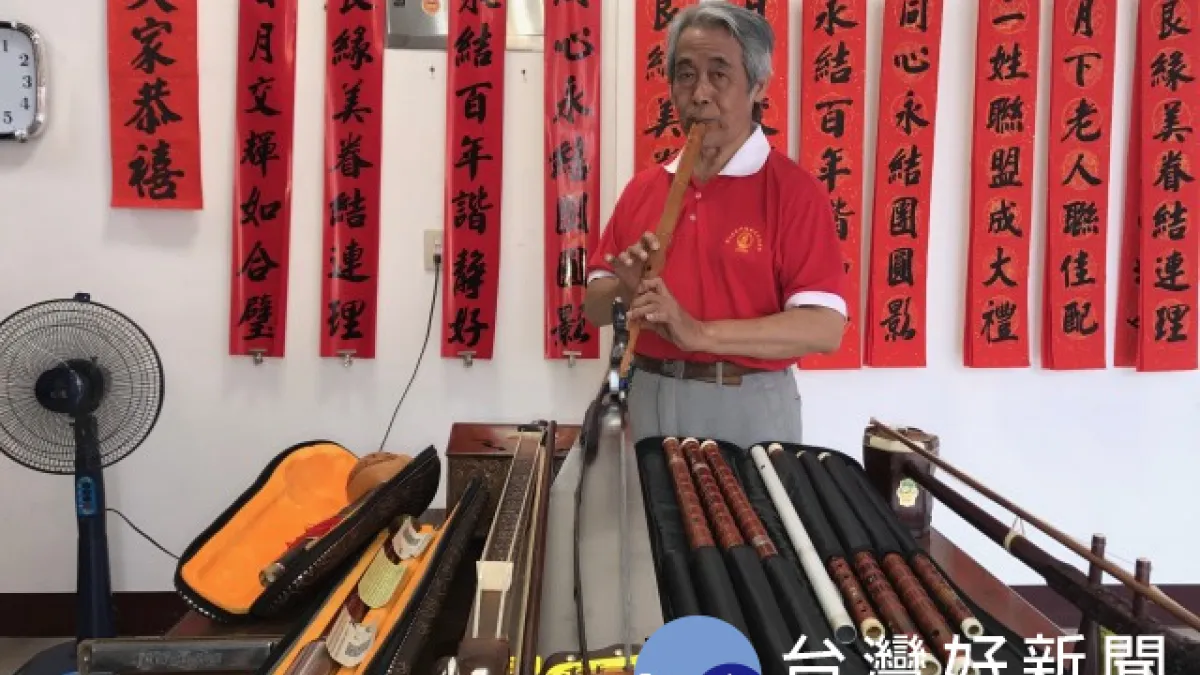 堅持所喜愛的音樂 71歲李長紅能吹彈多種樂器
