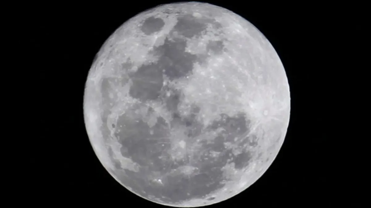 月球(取自網路) 月球(取自網路)