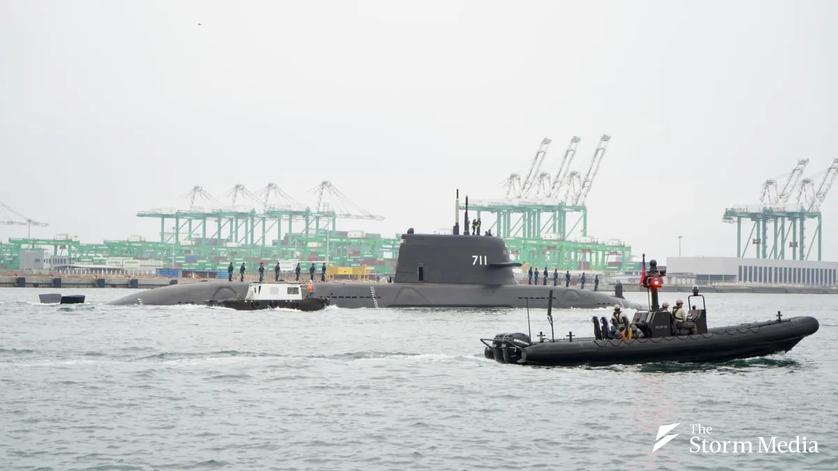 Taiwan's domestically built submarine Haikun departed port on the 5th for sea trials. (Photo by Chang Yao-lin)