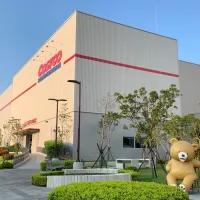 高雄好市多原中華路舊店將於 2026 年 7 月 2 日正式畫下句點,並於 7 月 3 日無縫接軌搬遷至亞洲新灣區(80期重劃區)的智科路新址(示意圖/好市多提供) 高雄好市多原中華路舊店將於 2026 年 7 月 2 日正式畫下句點,並於 7 月 3 日無縫接軌搬遷至亞洲新灣區(80期重劃區)的智科路新址(示意圖/好市多提供)