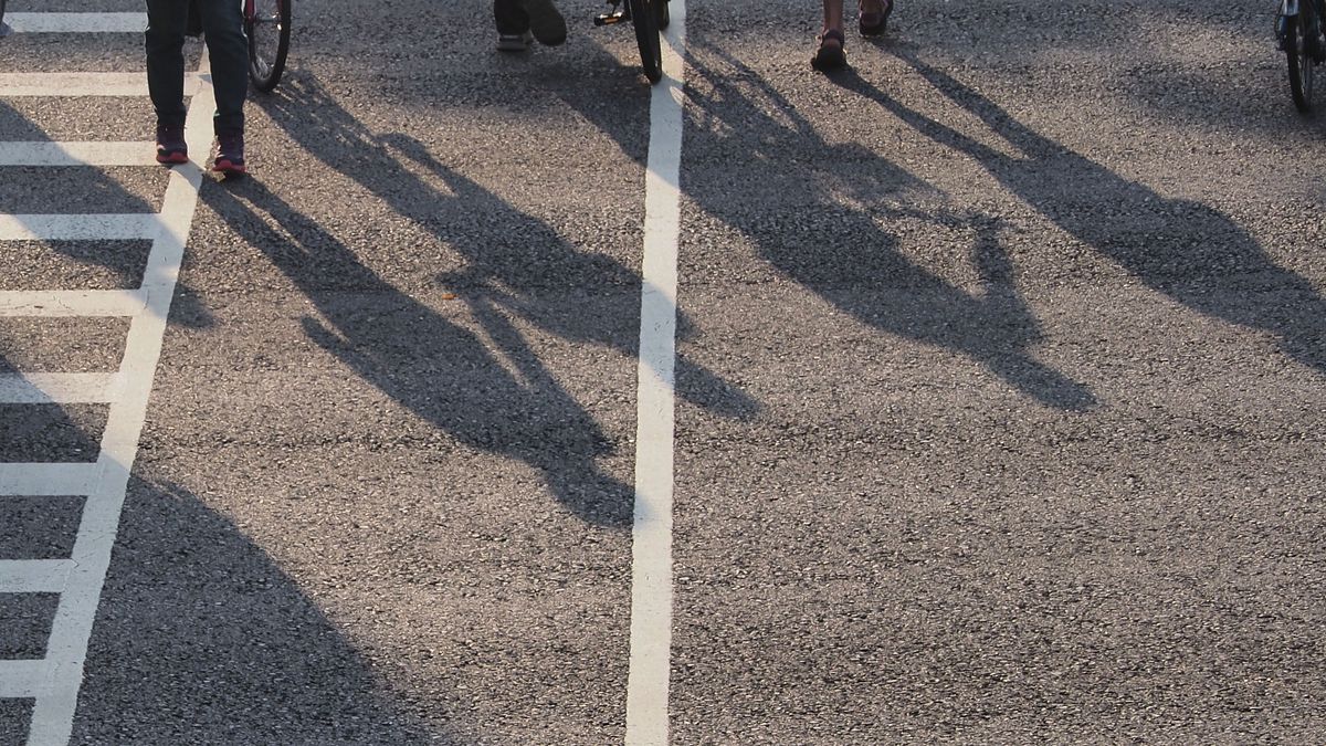 停砍公教年金掀人力荒討論,哪個單位很操?有群人年加班280小時「還要被洗臉」