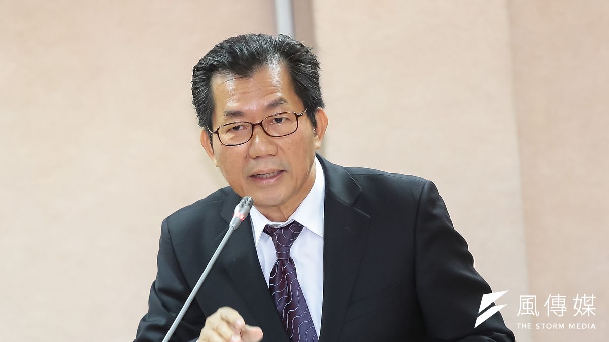 環保署長李應元30日於立院備詢,李應元於報告時指出,應加強化學物品源頭管理。(顏麟宇攝) 環保署長李應元30日於立院備詢,李應元於報告時指出,應加強化學物品源頭管理。(顏麟宇攝)