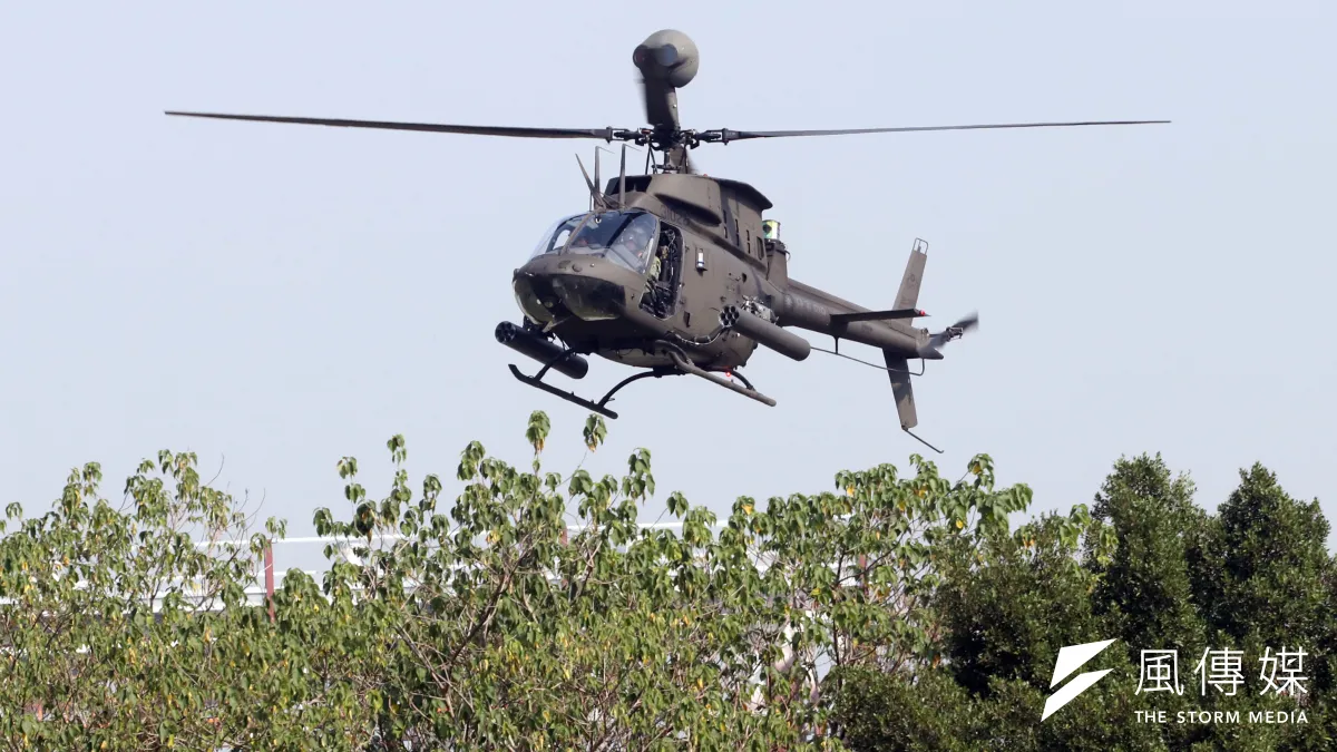 OH-58D戰搜直升機日前進行飛行訓練時,疑因學員操作不慎,發生重落地情況,有人向外界爆料流出相關影片,國防部下令測謊。對此,國防部長嚴德發表示,依照程序處理。(資料照,蘇仲泓攝)