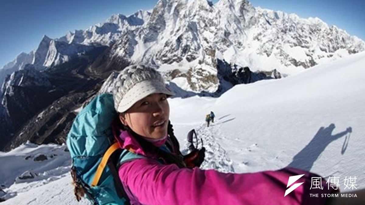 王靜的登山紀錄片《雲端有路》,此後恐怕路途艱險。(取自網路) 王靜的登山紀錄片《雲端有路》,此後恐怕路途艱險。(取自網路)