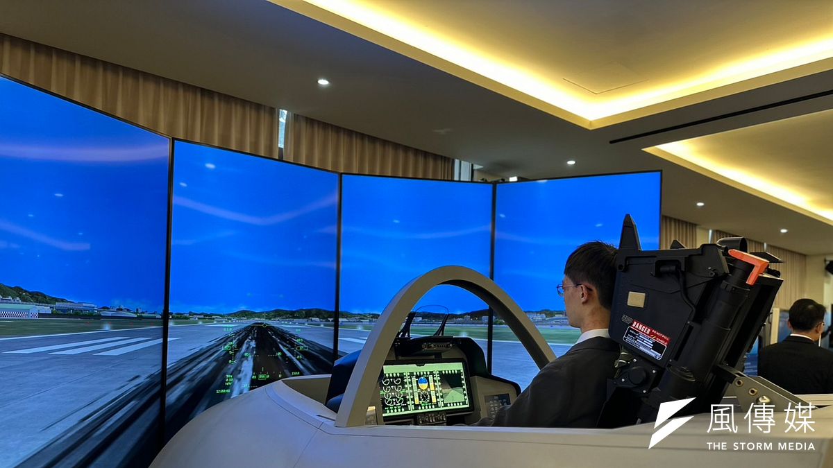 中科院24日舉行模擬系統研發成果記者會。圖為通用行飛行模擬驗證平台。(羅立邦攝) 中科院24日舉行模擬系統研發成果記者會。圖為通用行飛行模擬驗證平台。(羅立邦攝)