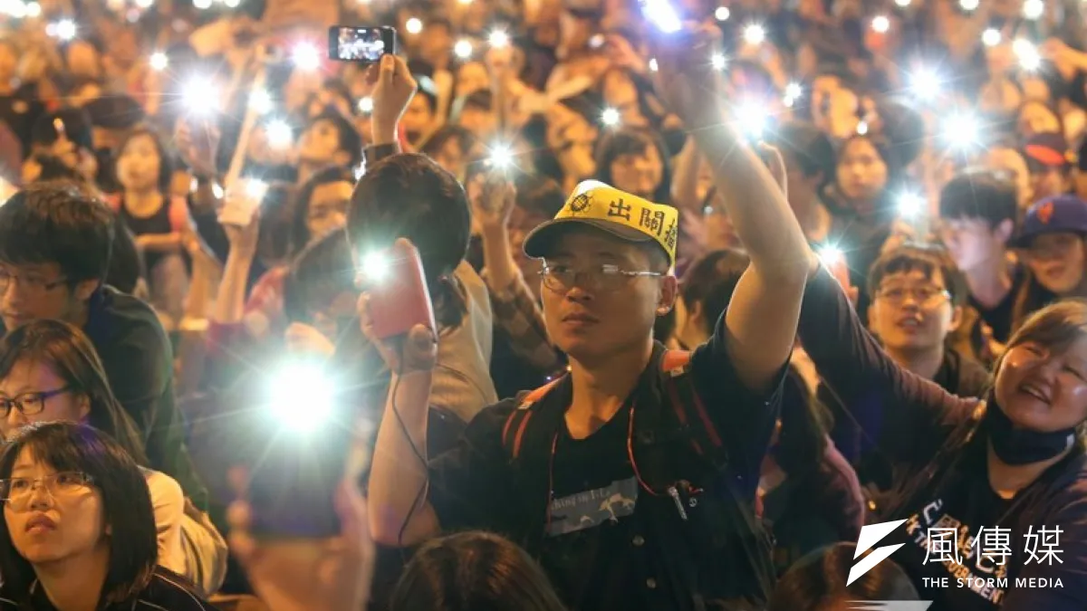 太陽花學運落幕並提出「公民憲政會議」主張,多個民間團體發起新憲運動,推動下修修憲門檻的目標。(資料照,余志偉攝)