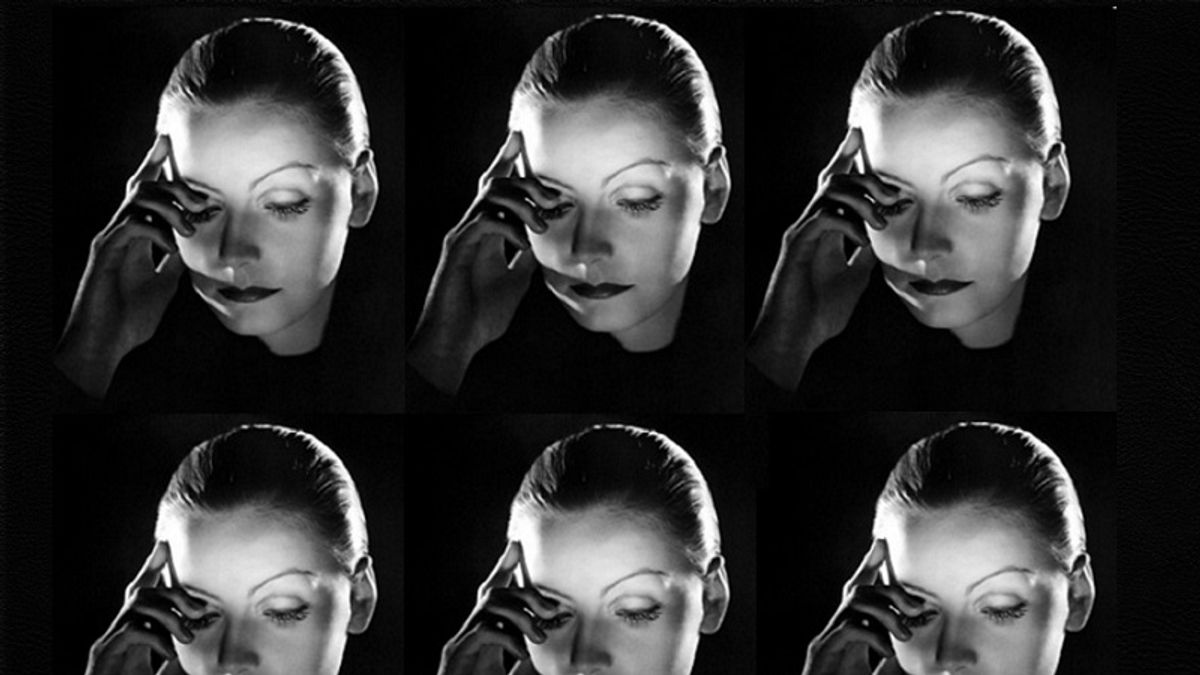 葛麗泰‧嘉寶不露臉幾十年,女神地位只有更鞏固,臉書則須時時勤拂拭。 葛麗泰‧嘉寶不露臉幾十年,女神地位只有更鞏固,臉書則須時時勤拂拭。