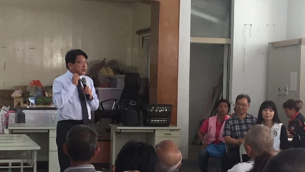 縣長潘孟安8日前往林邊鄉仁和社區發展協會視察推動狀況,強調未來將在33鄉鎮的社區關懷據點全面推廣。(圖/屏東縣政府衛生局提供) 縣長潘孟安8日前往林邊鄉仁和社區發展協會視察推動狀況,強調未來將在33鄉鎮的社區關懷據點全面推廣。(圖/屏東縣政府衛生局提供)