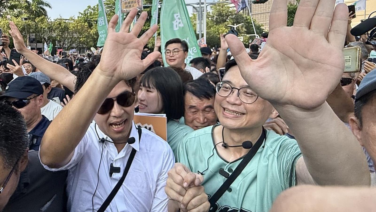 觀點投書:洋流隆捲風─當政客忙著刷存在感,人民仍在等待答案